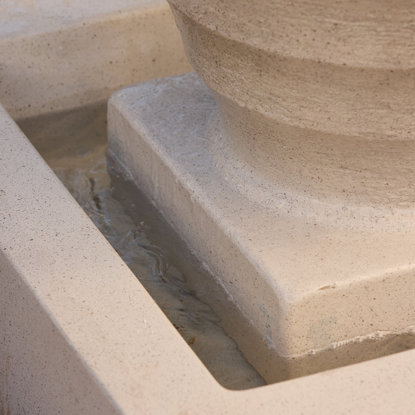 Onde Fountain [finish:sand]